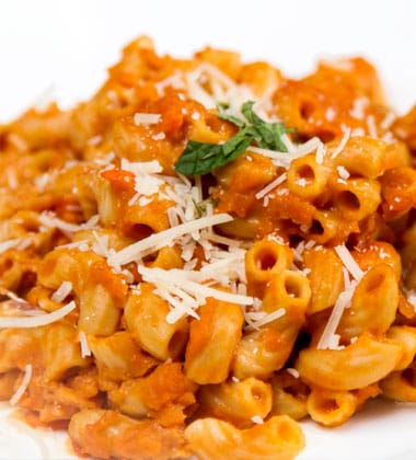 tomato cheddar elbow macaroni featured image