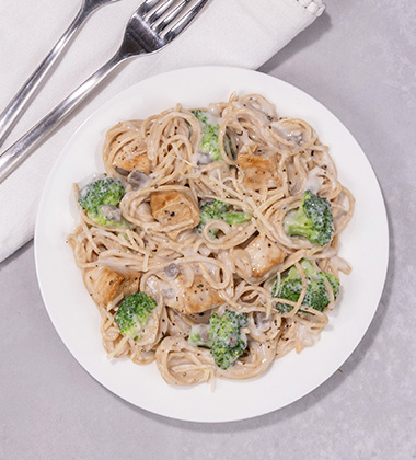 WHOLE WHEAT PASTA ALFREDO WITH CHICKEN & BROCCOLI