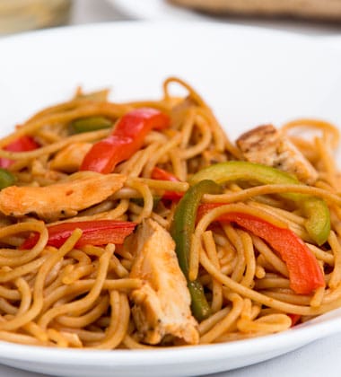 THAI TOMATO NOODLES WITH CHICKEN