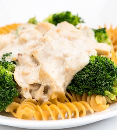 TWISTED CHICKEN BROCCOLI ALFREDO