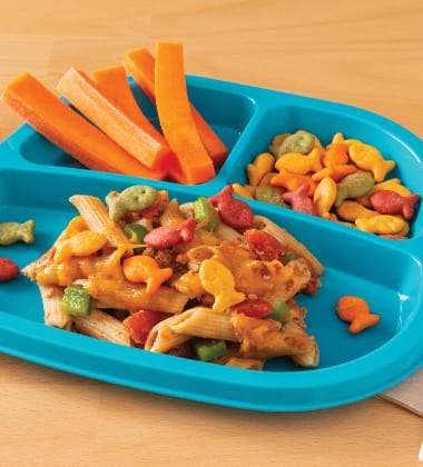 MEXICAN-INSPIRED PASTA CASSEROLE WITH GOLDFISH® COLORS CHEDDAR CRACKERS