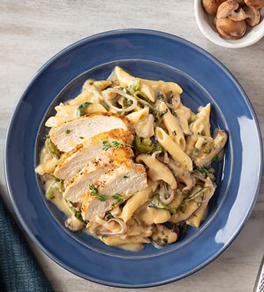 CHICKEN & WHITE CHEDDAR PASTA MADE WITH CAMPBELL’S® RESERVE ROASTED POBLANO & WHITE CHEDDAR