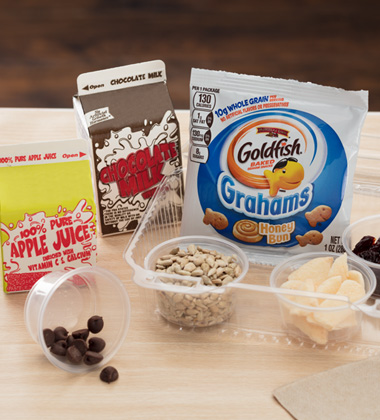 MORNING MEDLEY TRAIL MIX MADE WITH GOLDFISH® GRAHAMS BAKED WITH WHOLE GRAIN HONEY BUN