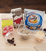 MORNING MEDLEY TRAIL MIX MADE WITH GOLDFISH® GRAHAMS BAKED WITH WHOLE GRAIN HONEY BUN